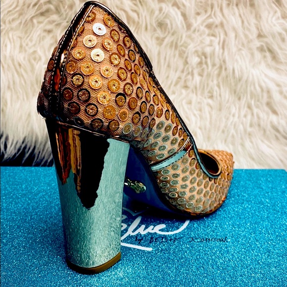 BNWT BETSEY JOHNSON Gold Sequin Platform Heels, Size 5.5 - Picture 5 of 9